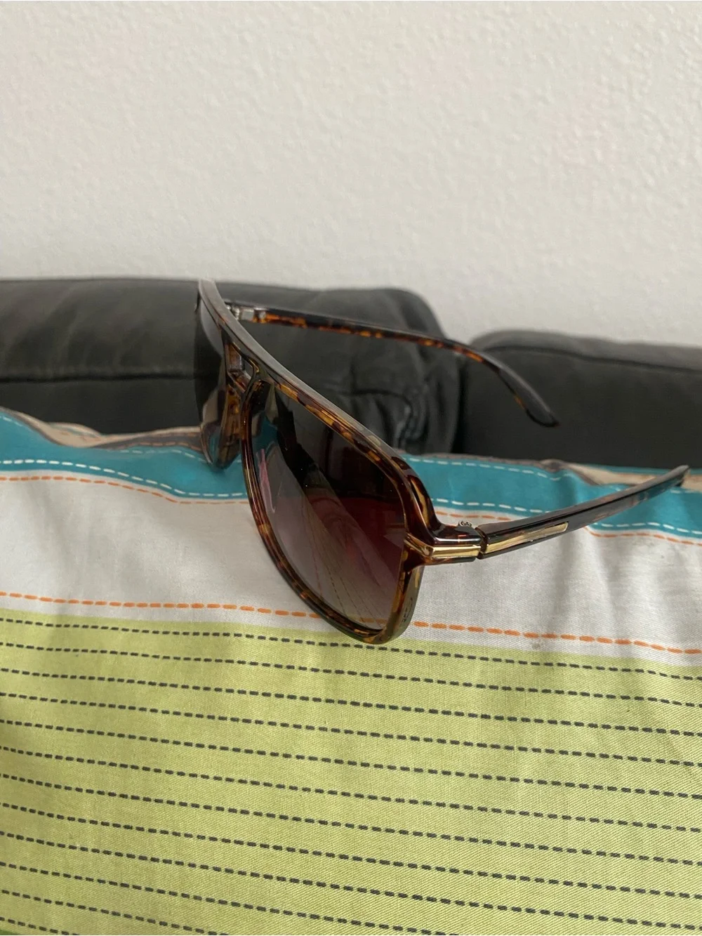 Men's Tortoiseshell Sunglasses with Dark Lenses